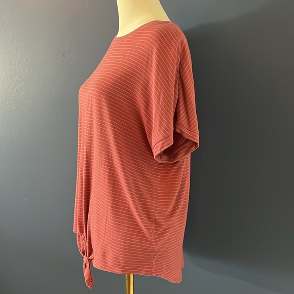 Rumi & Ryder Soft Roses Brick colored Tee Shirt with flattering front tie - Picture 3 of 6